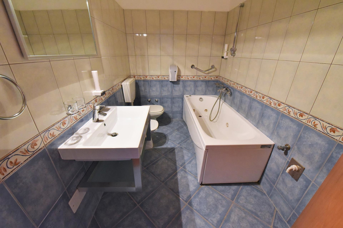 Vrstna hiša - 2 km do morja